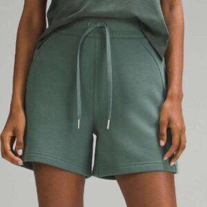 lululemon Scuba High-Rise Short 5” - Size 8 - Medium Forest
